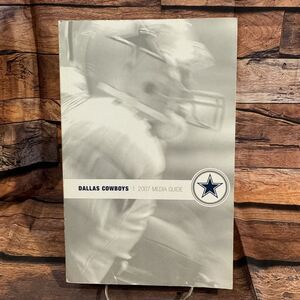 2007 Dallas Cowboys NFL Media Guide Yearbook Tony Romo Terrell Owens Ware Witten